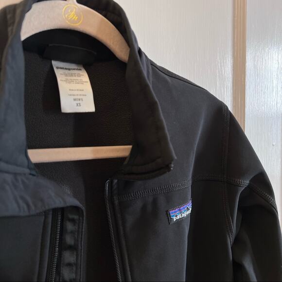 Patagonia Men's Black Softshell Fleece-Lined Jacket - Picture 10 of 13